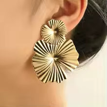Big Exaggerated Flower Dangle Earrings for Women Gold Color Metal Double-layers Leaf Pendants Impressive European Ear Jewelry
